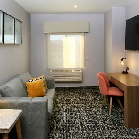 Voco Saltillo Suites By Ihg Bagian luar foto