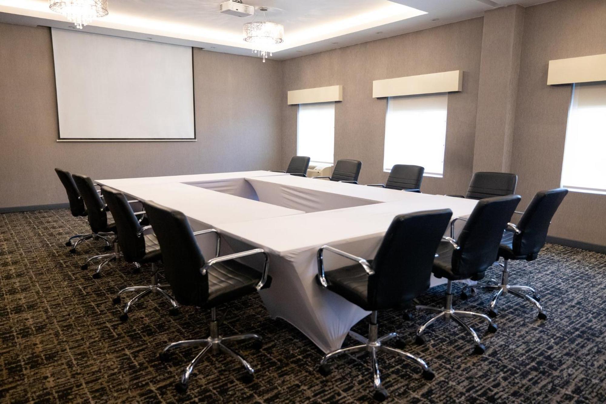 Voco Saltillo Suites By Ihg Bagian luar foto