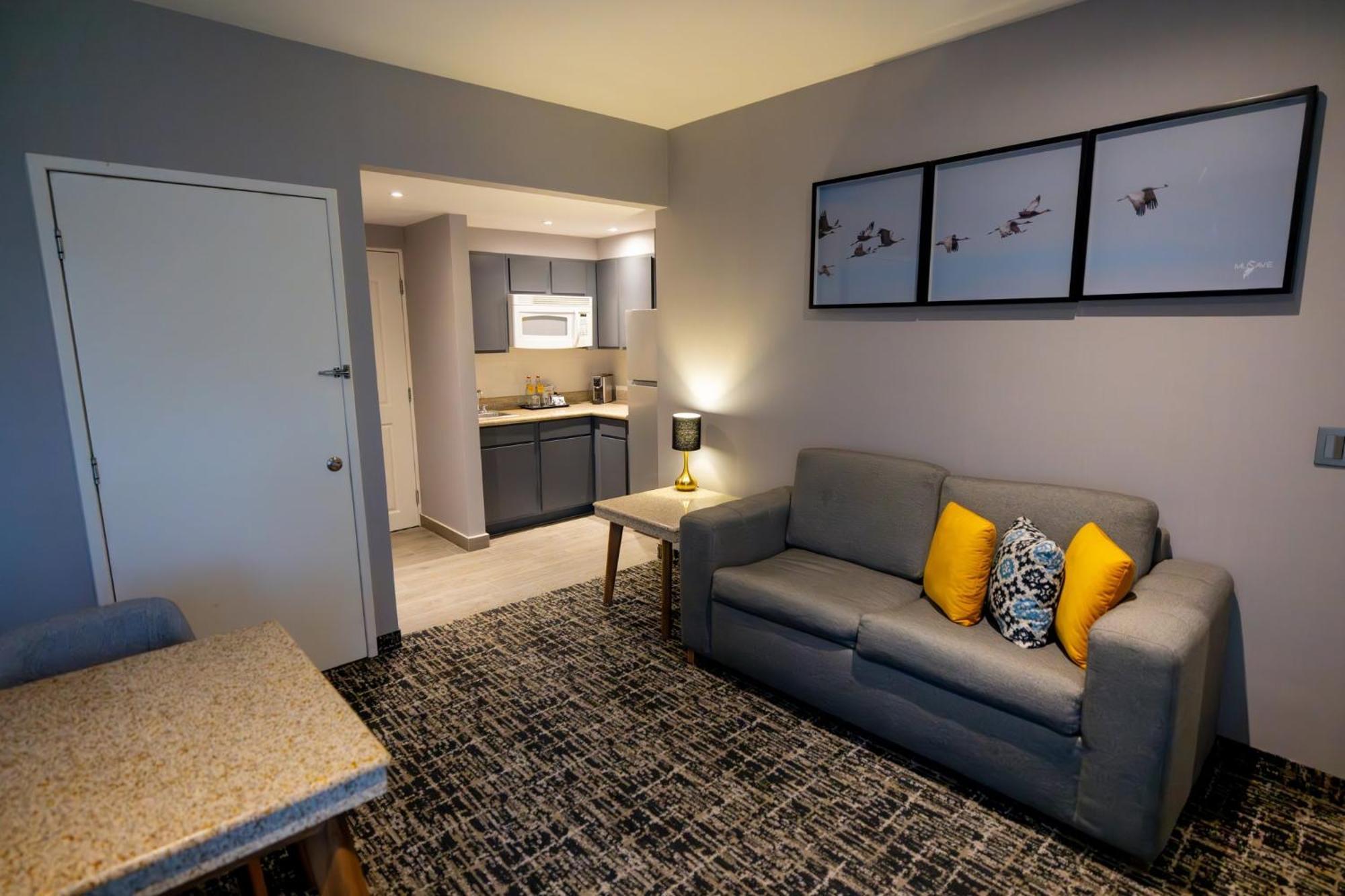 Voco Saltillo Suites By Ihg Bagian luar foto