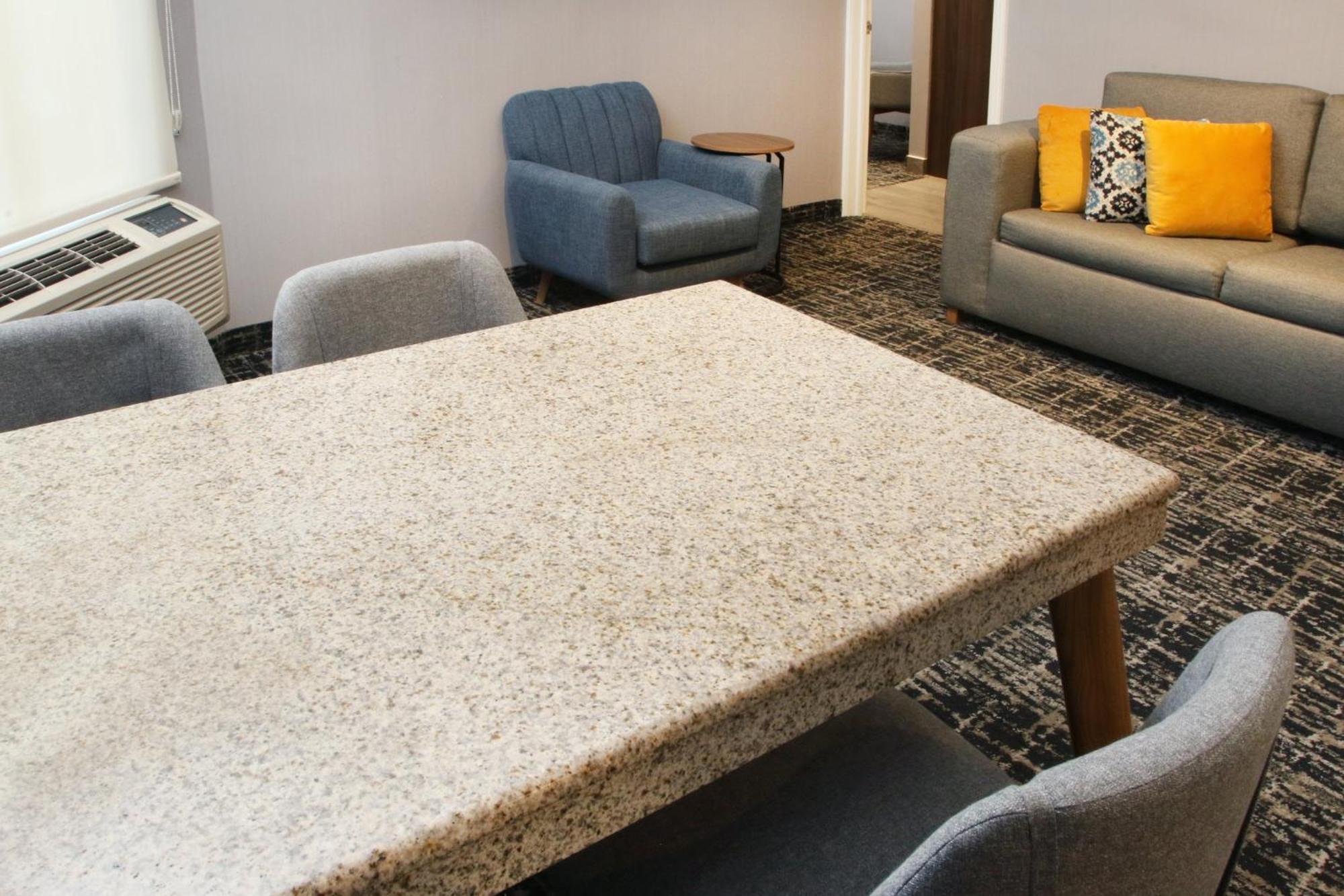 Voco Saltillo Suites By Ihg Bagian luar foto
