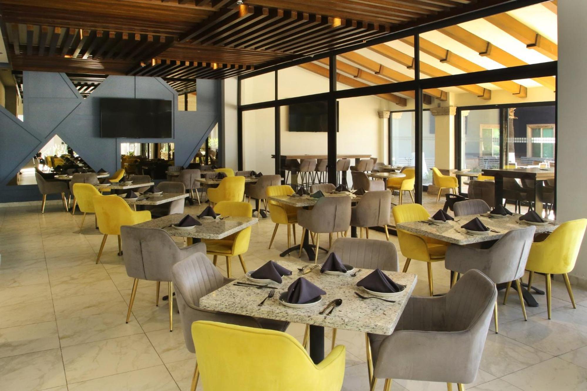 Voco Saltillo Suites By Ihg Bagian luar foto