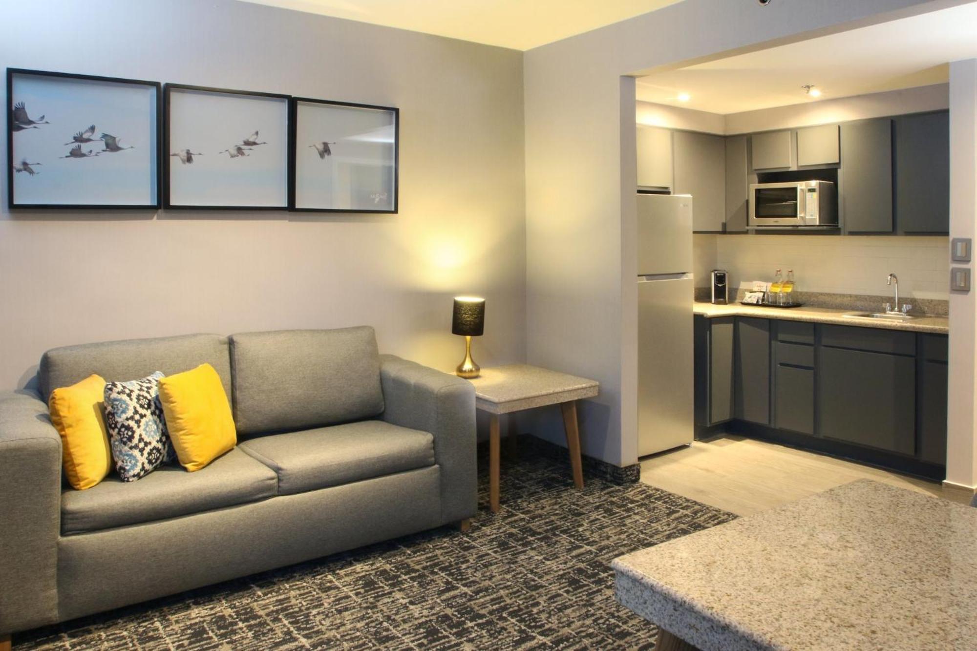 Voco Saltillo Suites By Ihg Bagian luar foto
