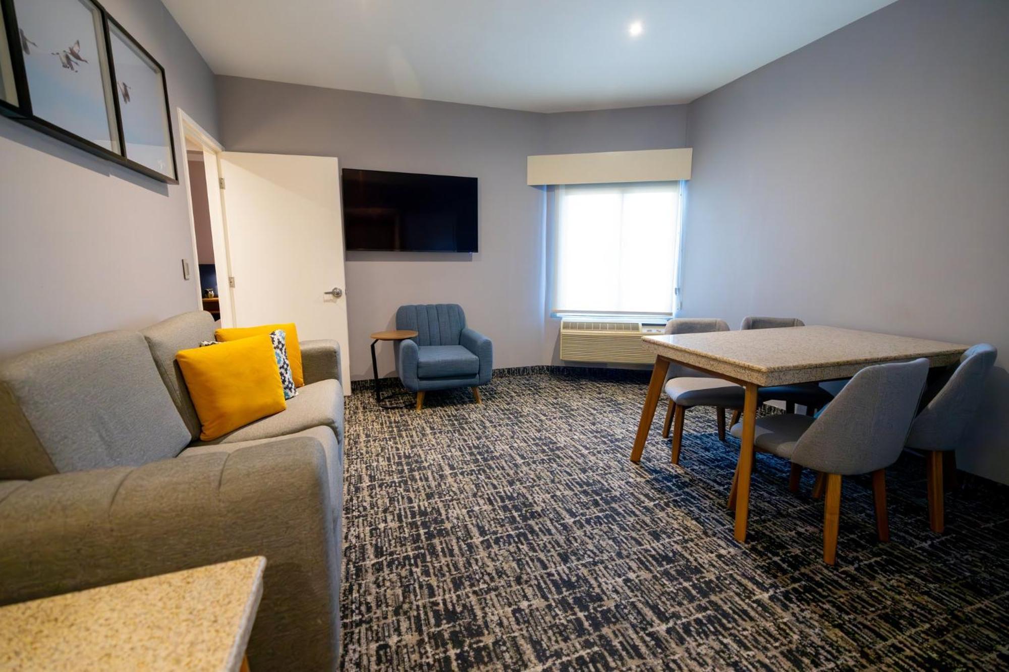 Voco Saltillo Suites By Ihg Bagian luar foto
